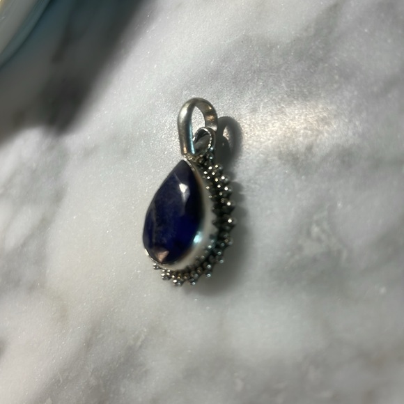 Natural Sapphire tear drop pendant in 925 sterling silver - Picture 3 of 6